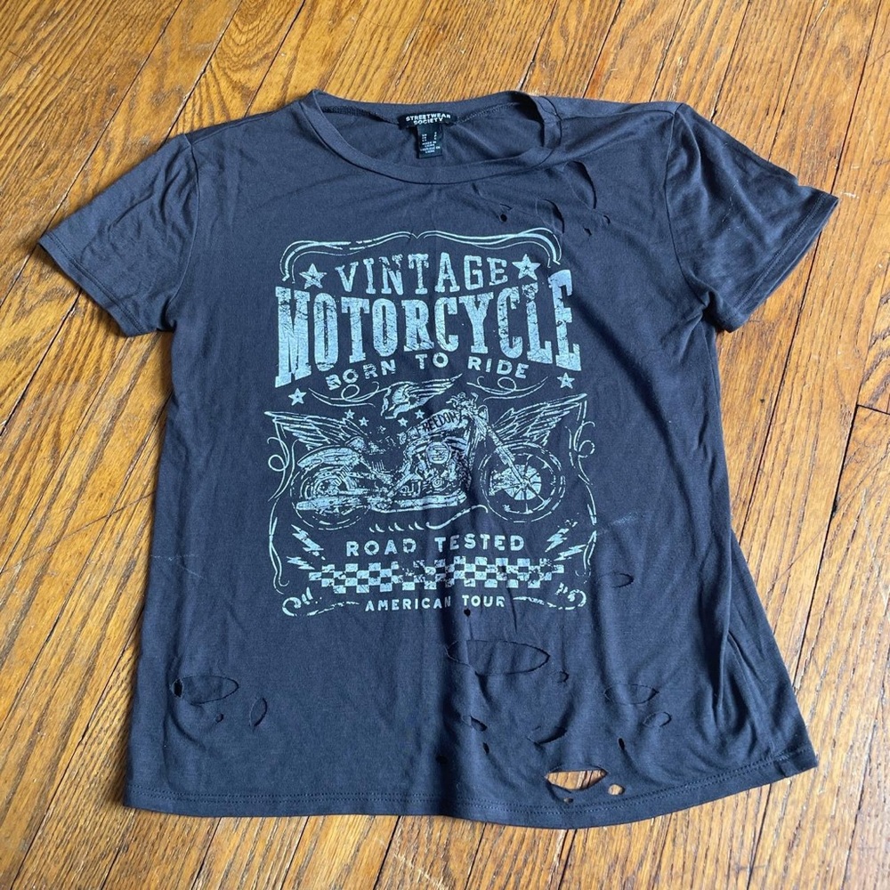 Gray distressed graphic tee!